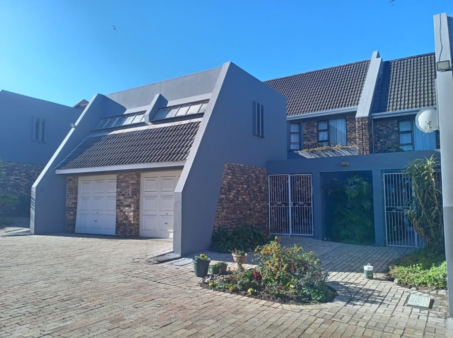 4 Bedroom Property for Sale in Southernwood Eastern Cape